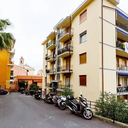 La Quiete. Two Bedrooms, 250m From The Ospedaletti