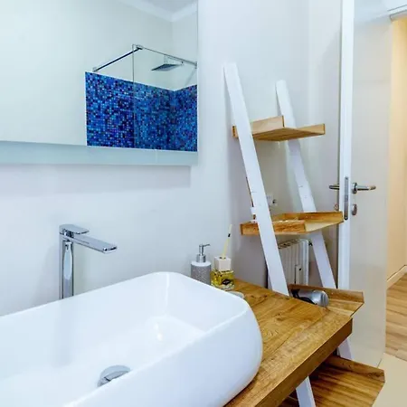 La Quiete. Two Bedrooms, 250m From The Apartment *