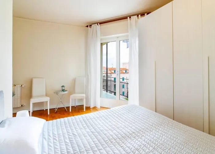 Appartamento La Quiete. Two Bedrooms, 250m From The Ospedaletti